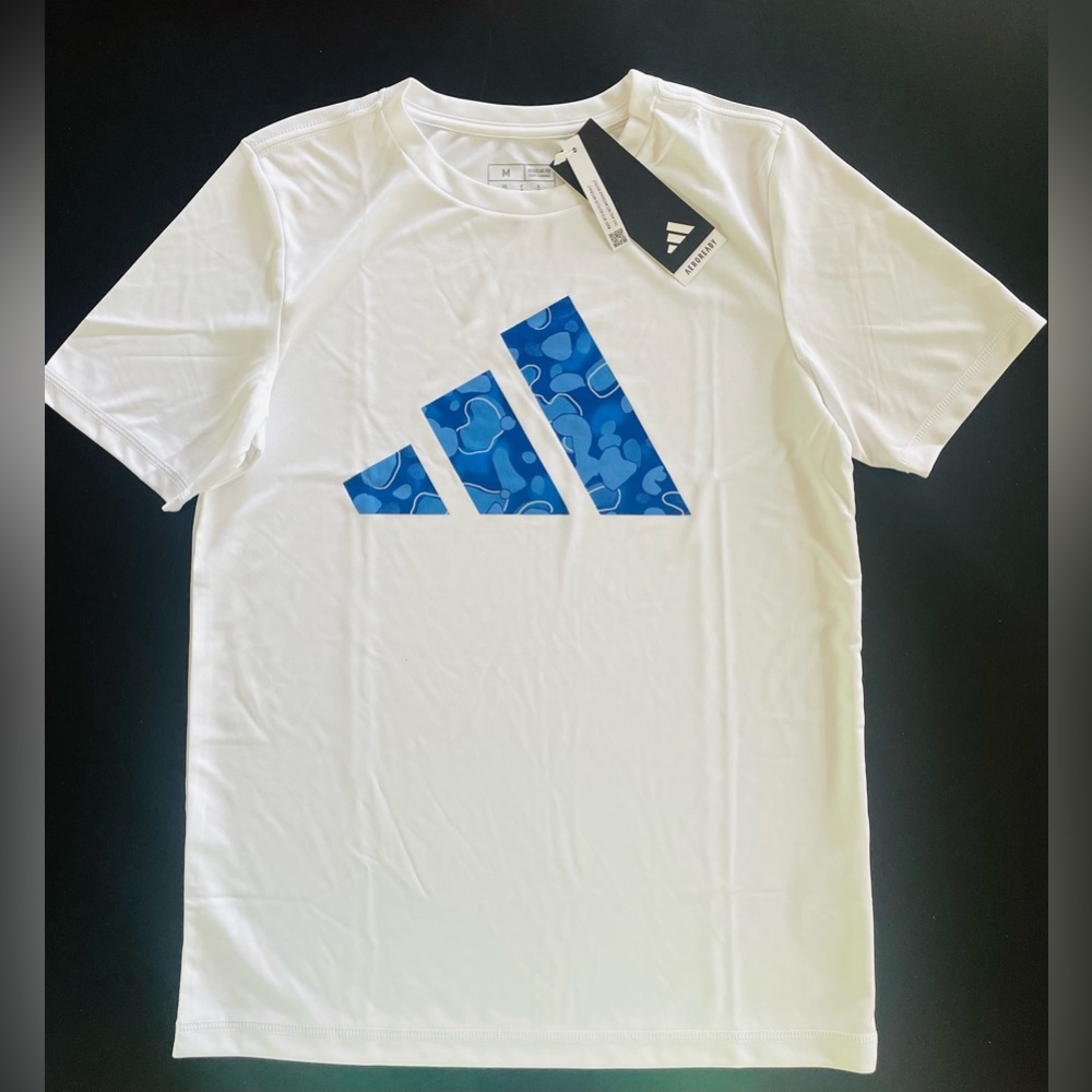 Adidas New T-shirt boys size M 10-12. Athletic, made of a breathable material.
